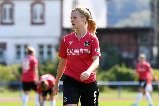 GER, FRLN, TSG 07 Burg Gretesch vs. Hannover 96 15.09.2019, Sportplatz Gretesch, Osnabrück, GER, FRLN, TSG 07 Burg Gretesch vs. Hannover 96 im Bild Janina Breitsch (Hannover 96 5), Aktion Einzelbild