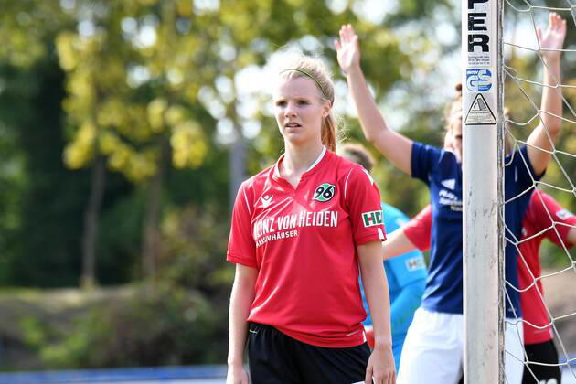 GER, FRLN, TSG 07 Burg Gretesch vs. Hannover 96 15.09.2019, Sportplatz Gretesch, Osnabrück, GER, FRLN, TSG 07 Burg Gretesch vs. Hannover 96 im Bild Janina Breitsch (Hannover 96 5), Aktion Einzelbild