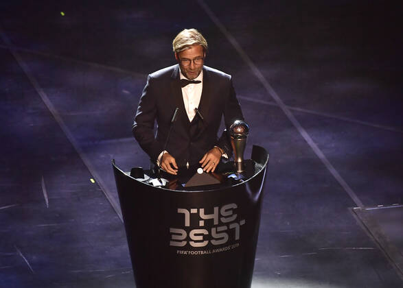 Sport Bilder des Tages FIFA Welttrainer Jürgen Klopp FIFA Mens Best Coach at the FIFA Best Football Awards 2019 Wahl Gala ceremony at Teatro La Scala, Milan. Picture date: 23rd September 2019. credit-JonathanxMoscrop Sportimage EDITORIAL USE ONLY. No use with unauthorised audio, video, data, fixture lists, club league logos or live services. Online in-match use limited to 120 images, no video emulation. No use in betting, games or single club league player publications. SPI-0222-0023