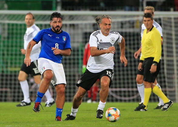 07.10.2019, DFB-All-Stars vs Azzuri Legends, Sportpark Ronhof Fuerth, Fussball, im Bild: Genarro Gattuso ( Azzuri All Stars) vs Maurizio Gaudino ( DFB All Stars)