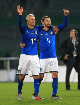 07.10.2019, DFB-All-Stars vs Azzuri Legends, Sportpark Ronhof Fuerth, Fussball, im Bild: Fabrizio Ravanelli ( Azzuri All Stars) und Federico Balzaretti ( Azzuri All Stars)