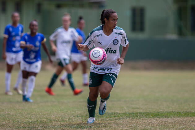 São José x Palmeiras VINHEDO, SP - 19.10.2019: SÃO JOSÉ X PALMEIRAS - Thaís, defender of Palmeiras during the match. Paulista Women& 39;s Football Cup - Sao Jose and Palmeiras draw 1-1 in the return game, the lt leads Palmeiras to the decision against tst the Sao Paulo team. The match took place this Saturday morning, October 19, in Vinhedo. (Photo: Van Campos Fotoarena) x1816163x  VanxCampos