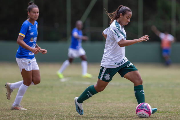 São José x Palmeiras VINHEDO, SP - 19.10.2019: SÃO JOSÉ X PALMEIRAS - Thaís, defender of Palmeiras during the match. Paulista Women& 39;s Football Cup - Sao Jose and Palmeiras draw 1-1 in the return game, the lt leads Palmeiras to the decision against tst the Sao Paulo team. The match took place this Saturday morning, October 19, in Vinhedo. (Photo: Van Campos Fotoarena) x1816165x  VanxCampos