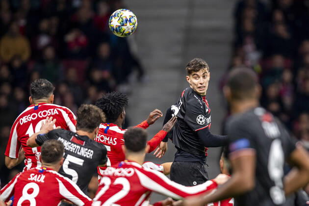 Bilder des Jahres 2019, Sport 10 Oktober Sport Themen der Woche KW43 Sport Bilder des Tages Fußball: UEFA Champions League, CL, Saison 2019 2020, 3. Spieltag, Athletico Madrid - Bayer Leverkusen in Madrid (Spanien). Leverkusens Kai Havertz köpft den Ball. UEFA REGULATIONS PROHIBIT ANY USE OF PHOTOGRAPHS AS IMAGE SEQUENCES AND OR QUASI-VIDEO. Copyright: xKirchner DavidxInderliedx