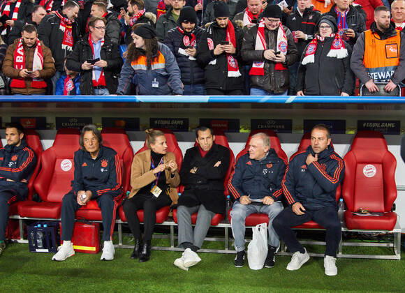 Champions League, Munich-Piraeus, Munich November 6, 2019. Hansi FLICK, FCB interims coach, team manager, Hermann GERLAND, (der Tiger) FCB assistant coach, Leiter des FCB Campus , Hasan ( Brazzo ) Salihamidzic, FCB director Kathleen KRUEGER, Teammanager FCB Dr. Hans-Wilhelm Müller-Wohlfahrt, FCB Mannschaftsarzt, FC BAYERN MUNICH - OLYMPIACOS PIRAEUS 2-0 UEFA Football Champions League , Munich, November 06, 2019, Season 2019 2020, group stage ,group B, FCB, Reds, Bavaria, München