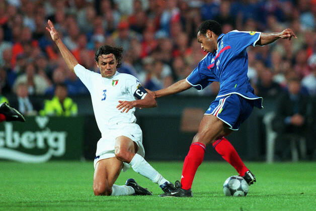 Fußball, EM Finale 2000 in Rotterdam, Frankreich - Italien 2-1 n.V. Paolo Maldini & Thierry Henry France V Italy France V Italy Euro 2000 Final  Copyright: AllstarxPicturexLibrary 12178253 editorial use only