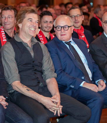Campino ( Frontmann der Band Die Toten Hosen) und DFB-Präsident Fritz Keller. Deutschland, Frankfurt, 18.11.2019, DFB, Verleihung des Julius Hirschpreis, Gesellschaftshaus Palmgarten