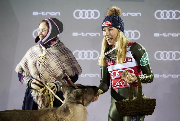 Bilder des Jahres 2019, Sport 11 November Sport Bilder des Tages Winner Mikaela Shiffrin USA with Raider after the Alpine Skiing World Cup Ladies Slalom race at Levi 23. November 2019 in Levi, Finland.  Copyright: xKallexParkkinenx NP24_00843300