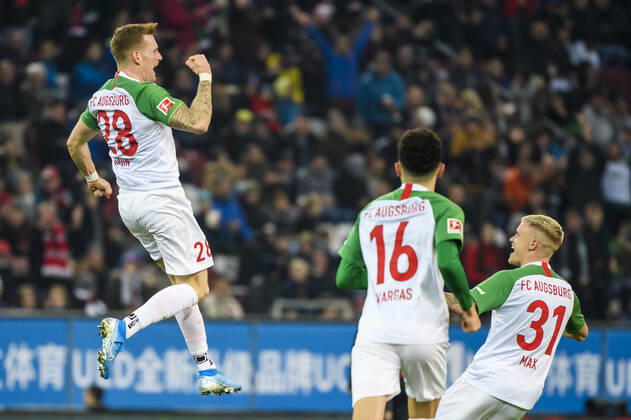 Bilder des Jahres 2019, Sport 11 November 24.11.2019, xkvx, Fussball 1.Bundesliga, FC Augsburg - Hertha BSC Berlin emspor, v.l. Torjubel, Goal celebration, celebrate the goal zum 3:0 durch Andre Hahn (FC Augsburg) (DFL DFB REGULATIONS PROHIBIT ANY USE OF PHOTOGRAPHS as IMAGE SEQUENCES and or QUASI-VIDEO) Augsburg