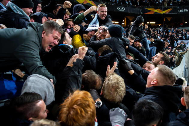 Bilder des Jahres 2019, Sport 11 November 191128 Erdal Rakip and Markus Rosenberg of Malmö FF celebrate with supporters after 4-3 during the Europa league match between Malmö FF and Dynamo Kiev on November 28, 2019 in Malmö. Photo: Petter Arvidson BILDBYRAN kod PA 92394 bbeng fotboll fotball football europa league soccer Malmö FF Dynamo Kiev jubel publik Copyright: PETTERxARVIDSON BB191128PA089