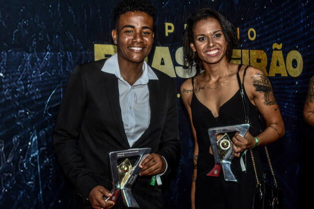 Prêmio Brasileirão 2019 RIO DE JANEIRO, RJ - 09.12.2019: PRÊMIO BRASILEIRÃO 2019 - Goalkeeper Luciana next to the sock Aline Milene, during the award event of the 2019 Brazilian Championship (2019 Brasileirão Award), held at Pier Mauá Warehouse 2, located in the city of Rio de Janeiro, RJ, on the night of Monday (09 ). (Photo: Nayra Halm Fotoarena) x1844845x  NayraxHalm