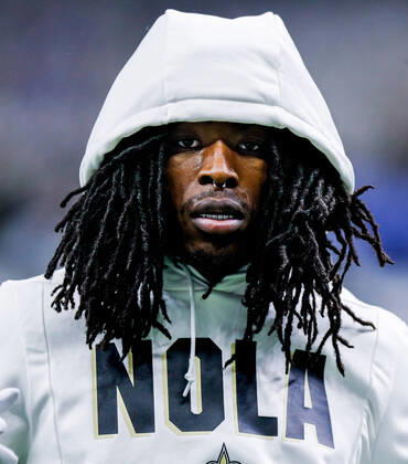 Bilder des Jahres 2019, Sport 12 Dezember Sport Themen der Woche KW51 Sport Bilder des Tages NEW ORLEANS, LA - DECEMBER 16: New Orleans Saints running back Alvin Kamara (41) warms up against Indianapolis Colts on December 16, 2019 at the Mercedes-Benz Superdome in New Orleans, LA. (Photo by Stephen Lew Icon Sportswire) NFL, American Football Herren, USA DEC 16 Colts at Saints Icon1912169532