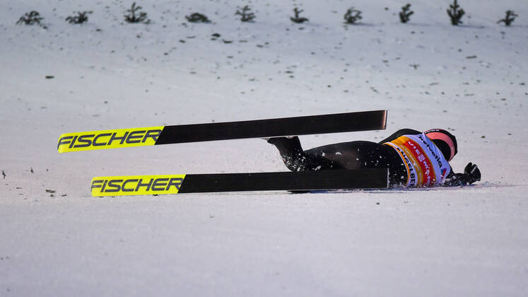 Bilder des Jahres 2019, Sport 12 Dezember Sport Themen der Woche KW51 Sport Bilder des Tages Ski jumping, Skispringen, Ski, nordisch - FIS WC Engelberg ENGELBERG,SWITZERLAND,22.DEC.19 - NORDIC SKIING, SKI JUMPING - FIS World Cup, large hill, men. Image shows the crash of Stefan Kraft (AUT). GEPAxpictures xOliverxLerch
