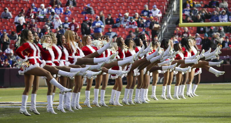 December 22, 2019: Redskin Cheerleaders perform during a NFL, American Football Herren, USA football game between the Washington Redskins and the New York Giants at FedEx Field in Landover, MD. CSM NFL 2019: Giants vs Redskins DEC 22 - ZUMAc04_ 20191222_zaf_c04_284 Copyright: xJustinxCooperx
