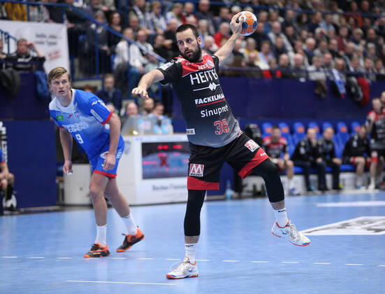 v.l. Jonathan Carlsbogard (TBV Lemgo Lippe 9), Florian von Gruchalla (HC Erlangen 36) GER, Handball, 1. Bundesliga, TBV Lemgo Lippe gegen HC Erlangen, 26.12.2019 Lemgo Copyright: xStrohdiekx Eibner-Pressefotox EP_jsk