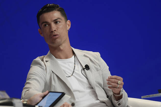 Foto Fabio Ferrari - LaPresse 28 Dicembre 2019 Dubai ( Emirati Arabi ) 14ma edizione di Dubai International Sports Conference - Beat the Challenges, Cristiano Way - Globe Soccer Award 2019 Nella foto:Cristiano Ronaldo photo Fabio Ferrari LaPresse December 28, 2019 Dubai (Unated Arab Emirate) Sport 13th edition of the Dubai International Sports Conference - Beat the Challenges, Cristiano Way - Globe Soccer Award 2019 In the pic:Cristiano Ronaldo  Copyright: xFabioxFerrari LaPresse LaPresse x