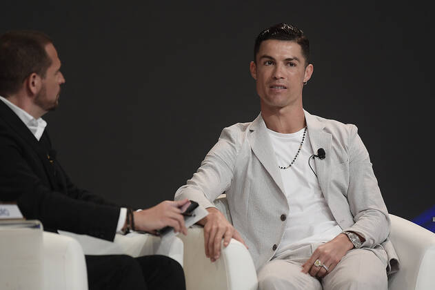 Foto Fabio Ferrari - LaPresse 28 Dicembre 2019 Dubai ( Emirati Arabi ) 14ma edizione di Dubai International Sports Conference - Beat the Challenges, Cristiano Way - Globe Soccer Award 2019 Nella foto:Cristiano Ronaldo photo Fabio Ferrari LaPresse December 28, 2019 Dubai (Unated Arab Emirate) Sport 13th edition of the Dubai International Sports Conference - Beat the Challenges, Cristiano Way - Globe Soccer Award 2019 In the pic:Cristiano Ronaldo  Copyright: xFabioxFerrari LaPresse LaPresse x