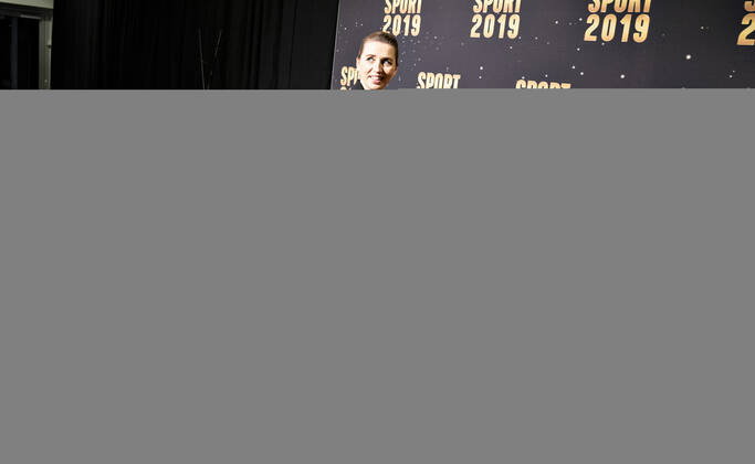 Statsminister Mette Frederiksen ses her ved den roede loeber foer DR s 2019 show i Jyske Bank Boxen i Herning , loerdag den 4. januar 2020. Sport 2019 byder paa ialt 12 sportspriser og et ny medlem af Hall of Fame.. , Herning Jylland Denmark Copyright: HenningxBagger HenningxBaggerx COP101 spdk20200104-190433-L