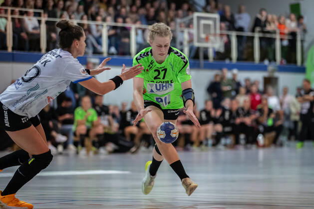 TSV Nord Harrislee vs Thueringer HC, Handball, DHB Pokal, Viertelfinale, 08.01.20; Handewitt Madita Karlotta Jess (Nr.27, TSV Nord Harrislee) gegen Emily Boelk (Nr.20, Thueringer HC) Copyright: xBEAUTIFULxSPORTS MarioxM.xKobergx