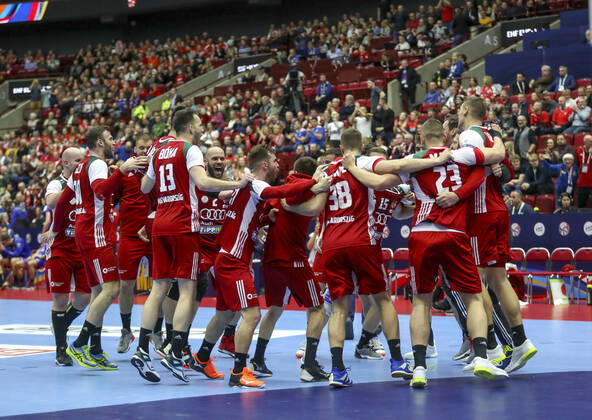 MALMO 20200111 The Hungarian team celebrate their win 26-25 during the Men s EHF EURO 2020 Handball group E match preliminary round between Hungary and Russia in Malmo Arena Saturday Jan. 11, 2020. Photo Andreas Hillergren TT kod 10600 Malmo Sweden x10600x Copyright: xAndreasxHillergren TTx HANDBALL HUNGARY-RUSSIA