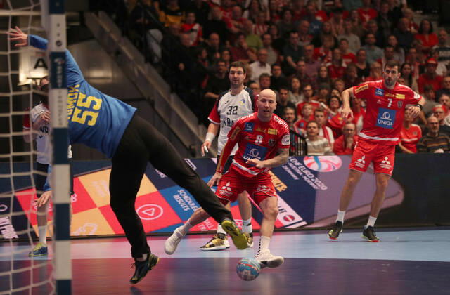 HANDBALL - EHF EURO 2020, AUT vs UKR VIENNA,AUSTRIA,12.JAN.20 - HANDBALL - EHF European Men s Handball Championship 2020, group stage, Austria vs Ukraine. Image shows Robert Weber (AUT), Vladyslav Ostroushko (UKR), Janko Bozovic (AUT) and Gennadiy Komok (UKR). GEPAxpictures xChristianxOrt