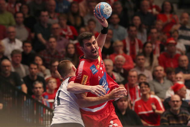 HANDBALL - EHF EURO 2020, AUT vs UKR VIENNA,AUSTRIA,12.JAN.20 - HANDBALL - EHF European Men s Handball Championship 2020, group stage, Austria vs Ukraine. Image shows Janko Bozovic (AUT) and Ievgen Zhuk (UKR). GEPAxpictures xChristianxOrt