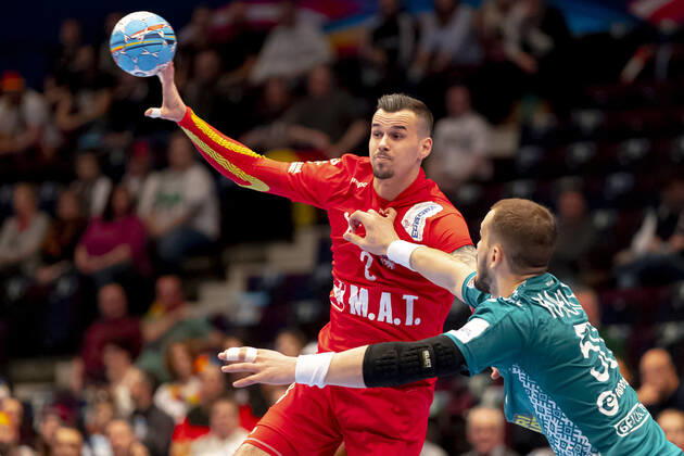 Roman Becvar (Nr. 3, Tschechien) gegen Artsem Karalek (Nr. 50, Belarus). Belarus vs. Tschechien, Handball, Hauptrunde, EHF Euro 2020, 18.01.20 Wien Wien Oesterreich Copyright: xAgentur54Gradx xFelixxKoenigx