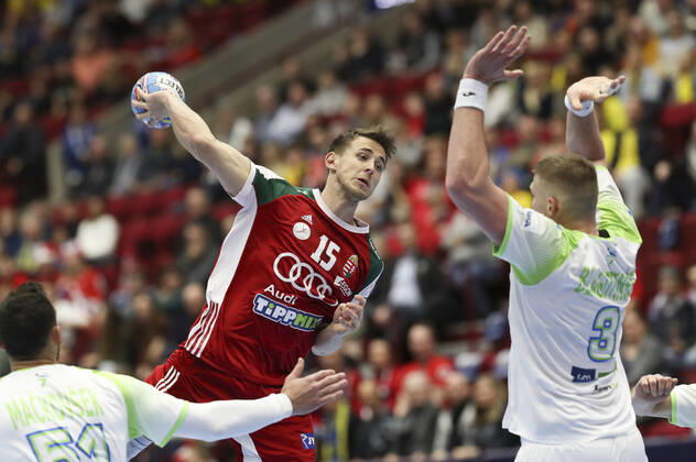 MALMOE 20200119 Hungarys Matyas Gyori (15) in action against Slovenias Nik Henigman (3) during the Men s European Handball Championship main round Group 2 match between Slovenia and Hungary at Malmo Arena, Friday Jan. 19, 2020. Foto Andreas Hillergren TT kod 10600 Malmo Sweden x10600x Copyright: xAndreasxHillergren TTx HANDBALL SLOVENIA-HUNGARY