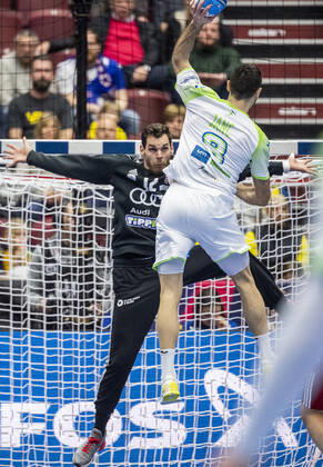 200119 goalkeeper Marton Szekely of Hungary and Blaz Janc of Slovenia during the EHF European Handball Championship match between Slovenia and Hungary on January 19, 2020 in Malmö. Photo: Ludvig Thunman BILDBYRAN kod LT 35708 bbeng ehf euro 2020 em 2020 european men?s handball championship 2020 handball handboll handbolls-em 2020 handball handball-em 2020 slovenien slovenia hungary ungern Copyright: LUDVIGxTHUNMAN BB200119LT016