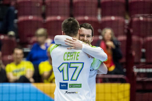 200119 Nejc Cehte and Miha Zarabec of Slovenia celebrate during the EHF European Handball Championship match between Slovenia and Hungary on January 19, 2020 in Malmö. Photo: Ludvig Thunman BILDBYRAN kod LT 35708 bbeng ehf euro 2020 em 2020 european men?s handball championship 2020 handball handboll handbolls-em 2020 handball handball-em 2020 slovenien slovenia hungary ungern jubel celebration Copyright: LUDVIGxTHUNMAN BB200119LT017