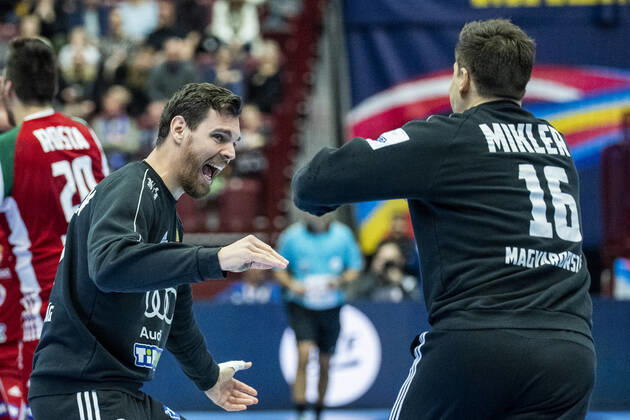 200119 goalkeeper Marton Szekely and goalkeeper Roland Mikler of Hungary celebrate after the EHF European Handball Championship match between Slovenia and Hungary on January 19, 2020 in Malmö. Photo: Ludvig Thunman BILDBYRAN kod LT 35708 bbeng ehf euro 2020 em 2020 european men?s handball championship 2020 handball handboll handbolls-em 2020 handball handball-em 2020 slovenien slovenia hungary ungern jubel Copyright: LUDVIGxTHUNMAN BB200119LT025