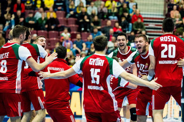 200119 Players of Hungary celebrates after the EHF European Handball Championship match between Slovenia and Hungary on January 19, 2020 in Malmö. Photo: Ludvig Thunman BILDBYRAN kod LT 35712 bbeng ehf euro 2020 em 2020 european men?s handball championship 2020 handball handboll handbolls-em 2020 handball handball-em 2020 slovenia slovakien hungary ungern jubel celebration Copyright: LUDVIGxTHUNMAN BB200119LT029