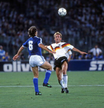 Deutschland - Argentinien Italien, Rom, 08.07.1990, Fussball, FIFA WM 1990 in Italien, Finale, DFB Deutschland - Argentinien (1:0): v.l. Gabriel Calderon (Argentinien), Andreas Brehme (Deutschland).