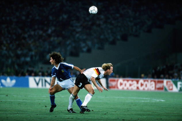 Deutschland - Argentinien Italien, Rom, 08.07.1990, Fussball, FIFA WM 1990 in Italien, Finale, DFB Deutschland - Argentinien (1:0): v.l. Pedro Troglio (Argentinien), Andreas Brehme (Deutschland).