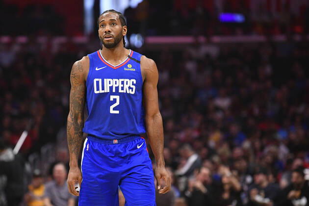LOS ANGELES, CA - FEBRUARY 01: Los Angeles Clippers Forward Kawhi Leonard (2) looks on during a NBA, Basketball Herren, USA game between the Minnesota Timberwolves and the Los Angeles Clippers on February 1, 2020 at STAPLES Center in Los Angeles, CA. (Photo by Brian Rothmuller Icon Sportswire) NBA: FEB 01 Timberwolves at Clippers Icon200201059
