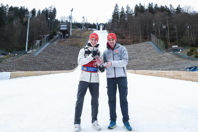 09.02.2020, Muehlenkopfschanze, Willingen, GER, FIS Weltcup Skisprung, Willingen, Herren, Siegerehrung, im Bild Stephan Leyhe (GER), Stefan Horngacher (Geman Team National Coach) after the winner ceremony for the men s FIS Skijumping World Cup at the Muehlenkopfschanze in Willingen, Germany on 2020 02 09. Willingen