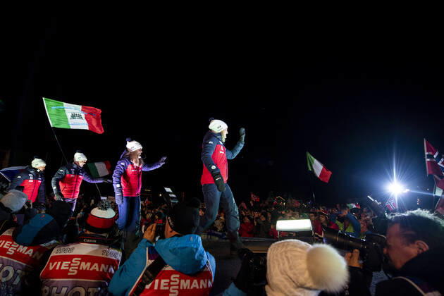 200213 Team Norway enters the stage at the medal ceremony for mixed relay during the IBU Biathlon World Championships on February 13, 2020 in Antholz. Photo: Joel Marklund BILDBYRAN kod JM 88107 bbeng skidskytte skiskyting biathlon VM skidskytte-VM IBU Biathlon World Championships 2020 Anterselva mixed relay mixstafett stafett medaljceremoni medal ceremony Copyright: JOELxMARKLUND BB200213JM145
