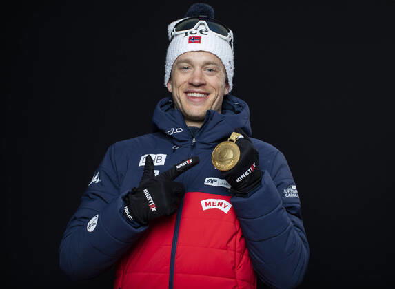 200213 Photo: Manzoni IBU Handout BILDBYRAN 13.02.2020, Antholz, Italy (ITA): Tarjei Bo (NOR) - IBU World Championships Biathlon, medals, Antholz Anterselva (ITA). Handout International Biathlon Union. Â© Manzoni IBU bbeng skidskytte skiskyting biathlon VM skidskytte-VM IBU Biathlon World Championships 2020 Anterselva mixed relay mixstafett stafett Copyright: Manzoni IBU BB200213BB897