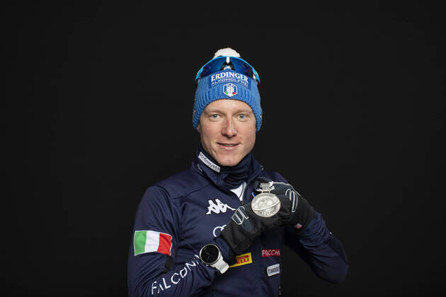 200213 Photo: Manzoni IBU Handout BILDBYRAN 13.02.2020, Antholz, Italy (ITA): Lukas Hofer (ITA) - IBU World Championships Biathlon, medals, Antholz Anterselva (ITA). Handout International Biathlon Union. Â© Manzoni IBU bbeng skidskytte skiskyting biathlon VM skidskytte-VM IBU Biathlon World Championships 2020 Anterselva mixed relay mixstafett stafett Copyright: Manzoni IBU BB200213BB902