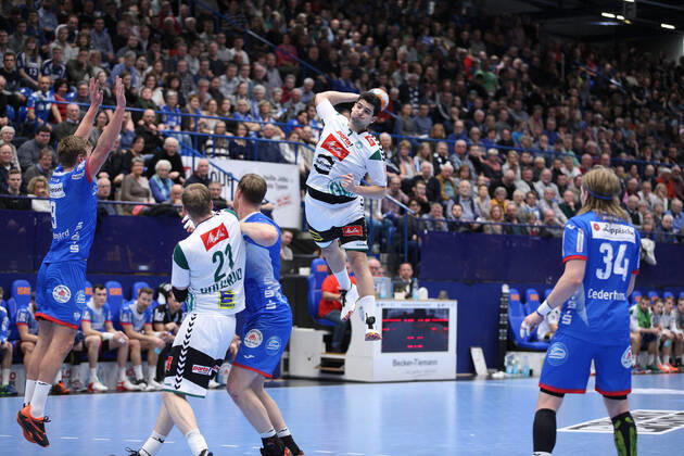 v.l. Jonathan Carlsbogard (TBV Lemgo Lippe 9), Magnus Gullerud (TSV GWD Minden 21), Christian Klimek (TBV Lemgo Lippe 69), Savvas Savvas (TSV GWD Minden 7) GER, Handball, 1. Bundesliga, TBV Lemgo Lippe gegen TSV GWD Minden, 16.02.2020 Lemgo Copyright: xStrohdiekx Eibner-Pressefotox EP_jsk