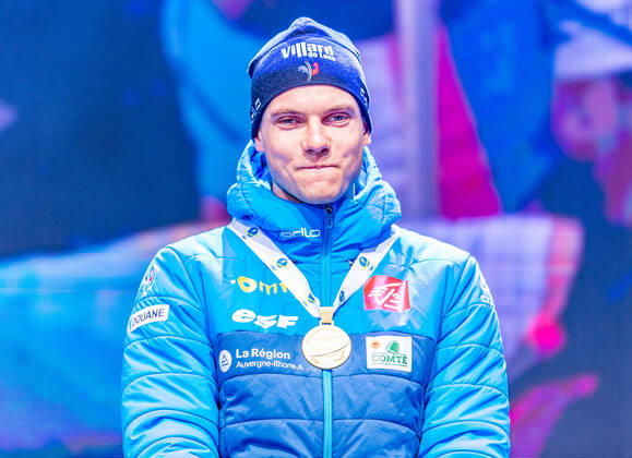 16.02.2020, Suedtirol Arena, Antholz, ITA, IBU Weltmeisterschaften Biathlon, Herren, 12,5 km Verfolgung, Siegerehrung, im Bild Weltmeister und Goldmedaillengewinner Emilien Jacquelin (FRA) World champion and gold medalist Emilien Jacquelin of France during the winner Ceremony for the men s 12,5 km Pursuit of IBU Biathlon World Championships 2020 at the Suedtirol Arena in Antholz, Italy on 2020 02 16. Antholz