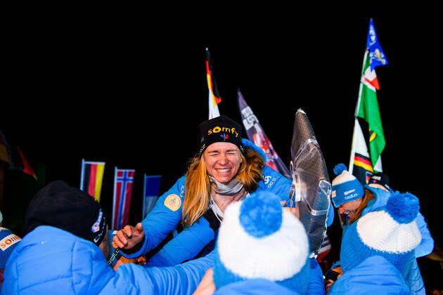 200220 Anais Bescond and Emilien Jacquelin of France celebrate at the medal ceremony for single mixed relay during the IBU Biathlon World Championships on February 20, 2020 in Antholz. Photo: Joel Marklund BILDBYRAN kod JM 88118 bbeng skidskytte skiskyting biathlon VM skidskytte-VM IBU Biathlon World Championships 2020 Anterselva single mixed relay stafett singelmixstafett singelmixedstafett medaljceremoni medal ceremony norge jubel tyskland frankrike Copyright: JOELxMARKLUND BB200220JM114