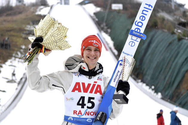 2020 Bilder des Jahres, Sport 02 Februar Sport Themen der Woche KW08 Sport Bilder des Tages Fis Ski jumping, Skispringen, Ski, nordisch World Cup Competition, Men Normal Hill Individual, in Rasnov, Romania Stephan Leyhe of Germany celebrates the second place during the Fis Ski Jumping World Cup Competition, Men Normal Hill Individual, in Rasnov, Romania, 21 february 2020 Credit: Alex Nicodim IMAGO Copyright: xALEXxNICODIMx