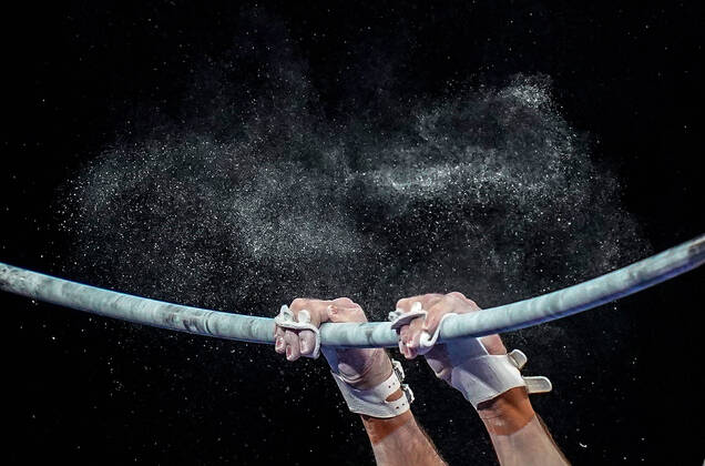2020 Bilder des Jahres, Sport 02 Februar Sport Themen der Woche KW08 Sport Bilder des Tages GYMNASTICS WORLD CUP 2020, A detail of the hands of Mitchell Morgans of Australia as he performs on the High Bar during the 2020 World Cup of Gymnastics at Melbourne Arena in Melbourne, Sunday, February 23, 2020. ( NO ARCHIVING, EDITORIAL USE ONLY, NO USE IN BOOKS WITHOUT CONSENT MELBOURNE VIC AUSTRALIA  Copyright: xSCOTTxBARBOURx 20200224001451118272