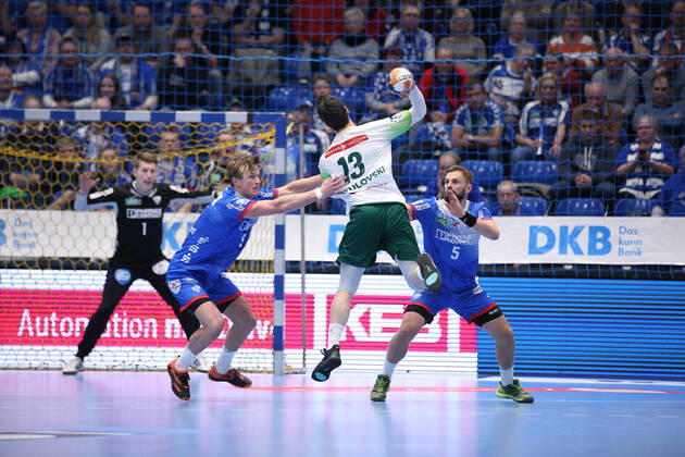 v.l. Jonathan Carlsbogard (TBV Lemgo Lippe 9), Filip Mirkulovski (HSG Wetzlar 13), Andrej Kogut (TBV Lemgo Lippe 5) GER, Handball, 1. Bundesliga, TBV Lemgo Lippe gegen HSG Wetzlar, 27.02.2020 Lemgo Copyright: xStrohdiekx Eibner-Pressefotox EP_jsk