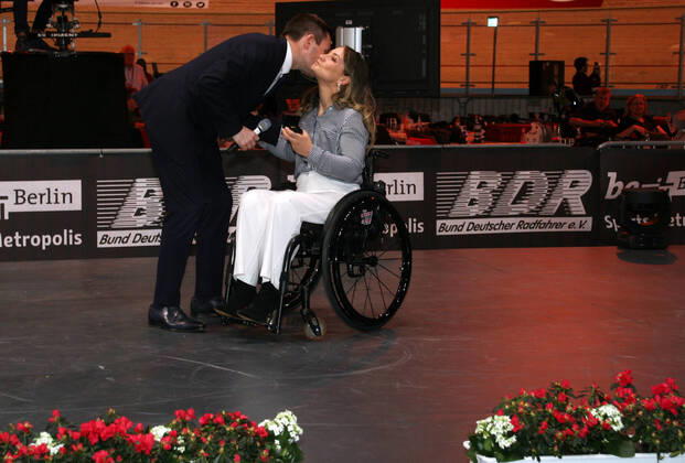 David Lappartient, UCI Präsident, UCI Ehrenmedaillie für Kristina Vogel, Bahnrad Weltmeisterschaft 2020 Berlin, 26.02. - 01.03.2020, Tag 05, Berlin, Velodrom, Paul-Heyse-Straße 26, 10407 Berlin Prenzlauer Berg, 2020 Tracking Cycling World Championships, Berlin, GER
