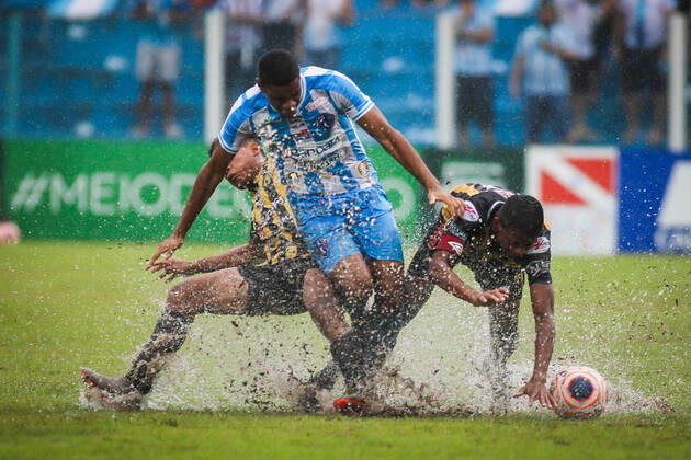 Bilder des Jahres 2020, Sport 03 März Sport Themen der Woche KW11 Sport Bilder des Tages Paysandu e Castanhal BELÉM, PA - 15.03.2020: PAYSANDU E CASTANHAL - Paysandu beat Castanhal 1 to 0 this Sunday (15) at the Curuzu Stadium in Belém. Game was paralyzed due to rain and flooded lawn. (Photo: Filipe Bispo Fotoarena) x1892818x  FilipexBispo