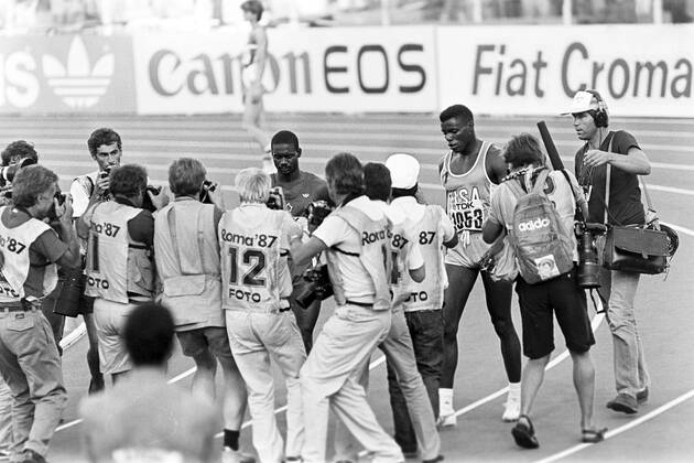 870830 Athletics, World Athletics Championships: Winner Ben Johnson, Canada, and 2nd placed Carl Lewis, USA, react after the 100 m final at The World Athletics Championships on August 30, 1987 in Rome, Italy. BILDBYRAN Copyright: BILDBYRAN 870830024
