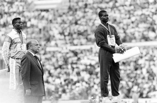 870830 Athletics, World Athletics Championships: Winner Ben Johnson, Canada, and 2nd placed Carl Lewis, USA, react on the podium after the 100 m final at The World Athletics Championships on August 30, 1987 in Rome, Italy. BILDBYRAN Copyright: BILDBYRAN 870830019