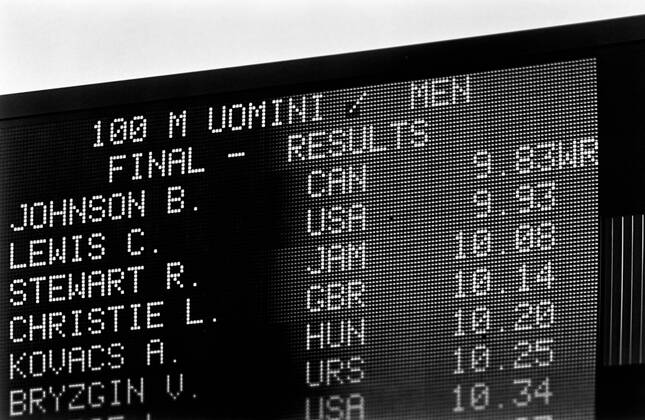 870830 Athletics, World Athletics Championships: The scoreboard after 100 m shows Ben Johnson of Canada as winner before Carl Lewis of USA at The World Athletics Championships on August 30, 1987 in Rome, Italy. In 1989 Johnson was disqualified for doping. BILDBYRAN Copyright: BILDBYRAN 870830023